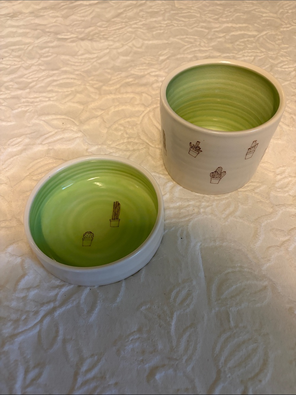 Whimsical White Ceramic Planter with Green Interior and Cactus Motif - Picture 2 of 11